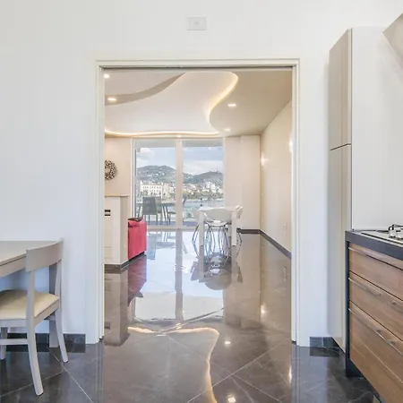 Crescent Luxury Retreat - Seafront Scala E