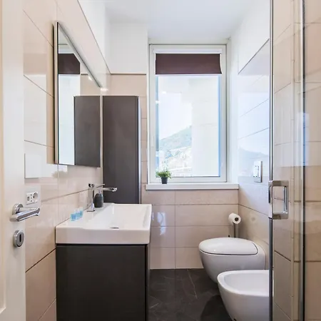 Crescent Luxury Retreat - Seafront Scala E