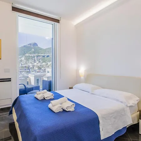 Crescent Luxury Retreat - Seafront Scala E
