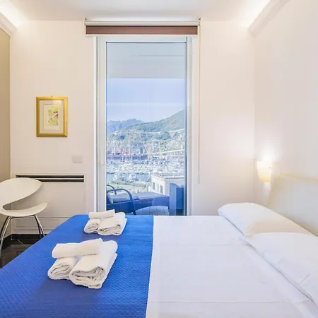 Crescent Luxury Retreat - Seafront Scala E Apartamento *