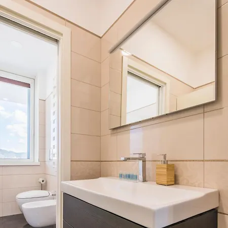 Crescent Luxury Retreat - Seafront Scala E * Salerno